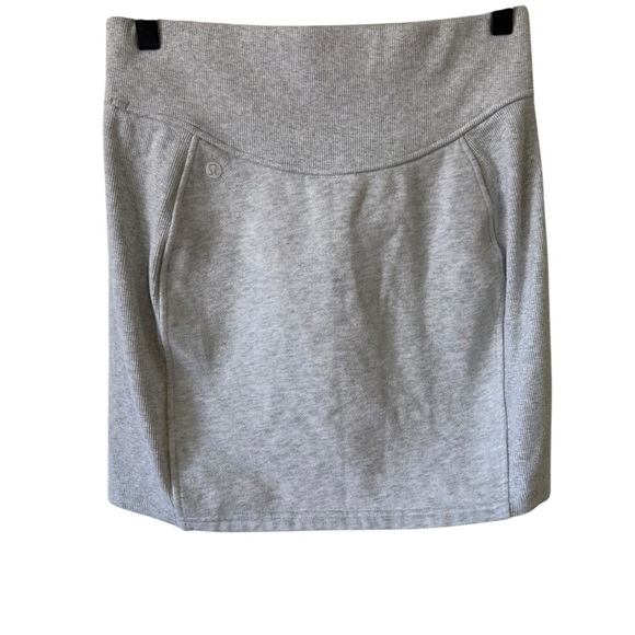 Lululemon Scuba HR Mini Skirt Size Small - Picture 3 of 5